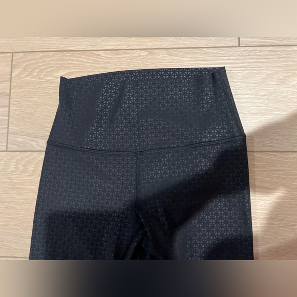 Lululemon align leggings size 6 black lattice work embossed pattern 25” - Picture 6 of 14